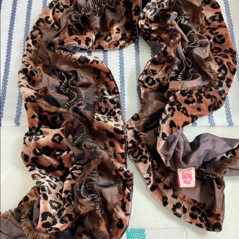 LEOPARD PRINT SCARF - Picture 5 of 10